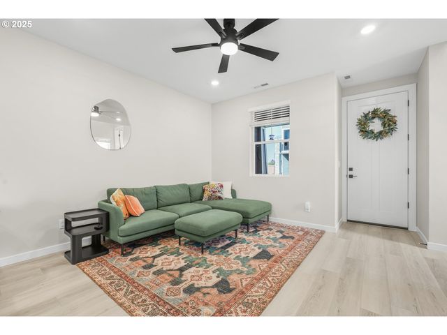 8069 Se ORION Ln, Hillsboro, OR 97123