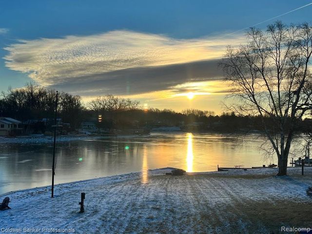 2879 Sunset Circle, Metamora, MI 48455