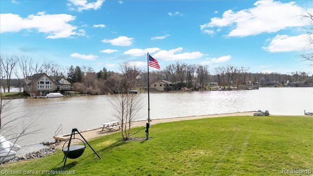 2879 Sunset Circle, Metamora, MI 48455