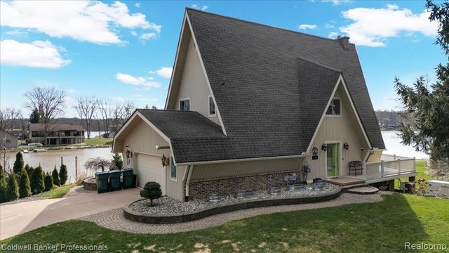 2879 Sunset Circle, Metamora, MI 48455