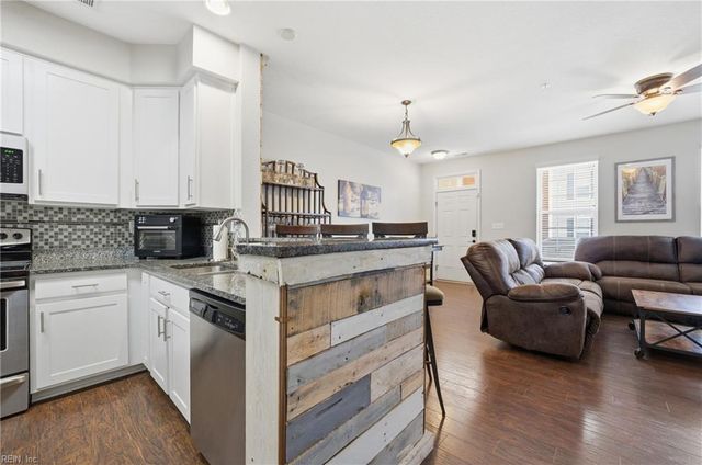 237 Breccia LN, Virginia Beach, VA 23462