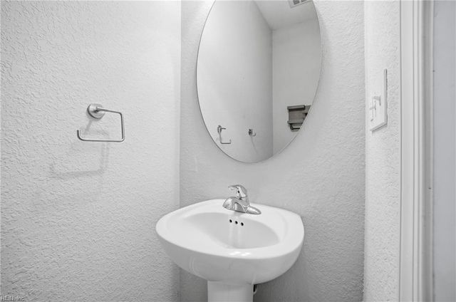 237 Breccia LN, Virginia Beach, VA 23462