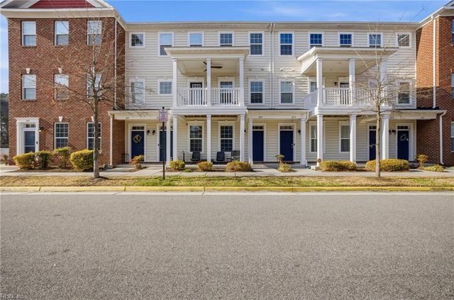 237 Breccia LN, Virginia Beach, VA 23462