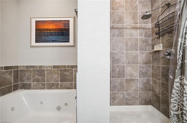 237 Breccia LN, Virginia Beach, VA 23462