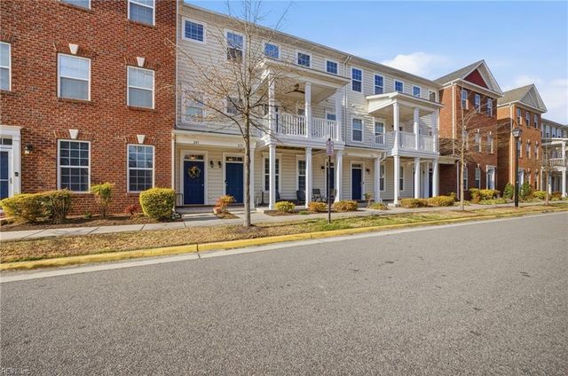 237 Breccia LN, Virginia Beach, VA 23462