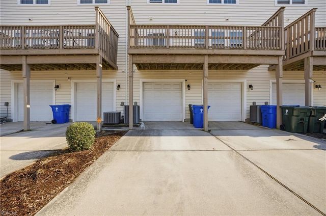 237 Breccia LN, Virginia Beach, VA 23462