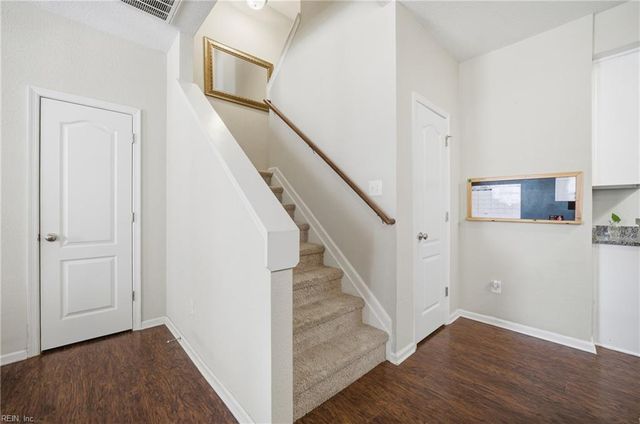 237 Breccia LN, Virginia Beach, VA 23462