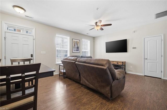 237 Breccia LN, Virginia Beach, VA 23462