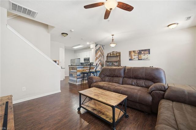 237 Breccia LN, Virginia Beach, VA 23462