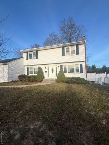 7 Ramsey Road, Plainview, NY 11803