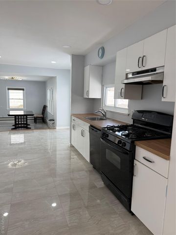 7 Ramsey Road, Plainview, NY 11803