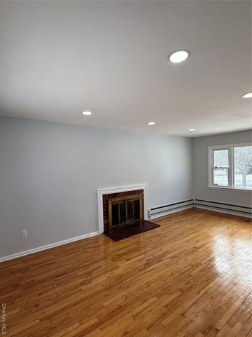 7 Ramsey Road, Plainview, NY 11803