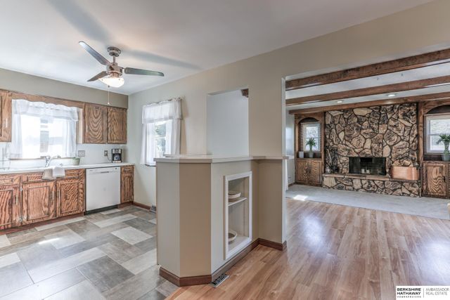 910 S 153 Street, Omaha, NE 68154