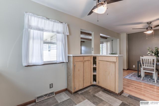910 S 153 Street, Omaha, NE 68154