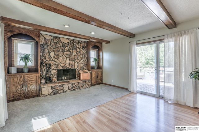 910 S 153 Street, Omaha, NE 68154