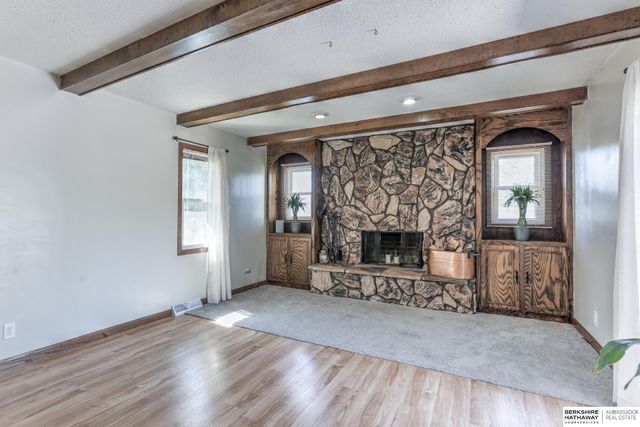 910 S 153 Street, Omaha, NE 68154