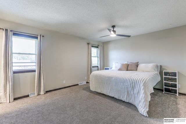910 S 153 Street, Omaha, NE 68154