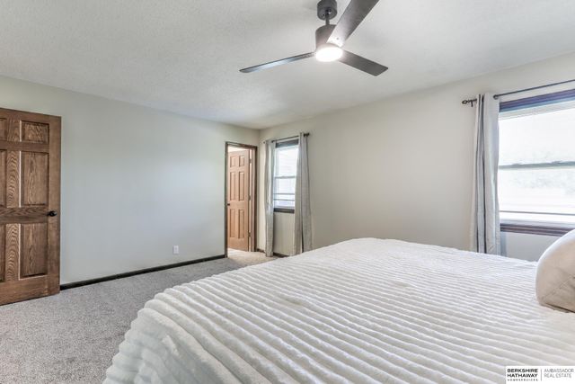 910 S 153 Street, Omaha, NE 68154