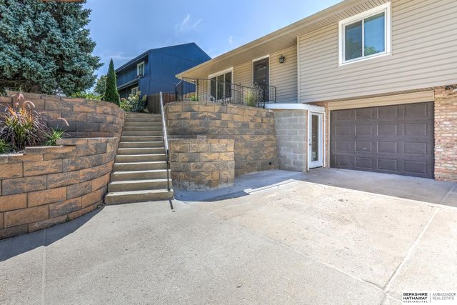 910 S 153 Street, Omaha, NE 68154
