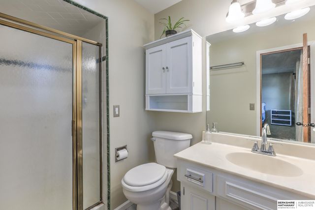910 S 153 Street, Omaha, NE 68154