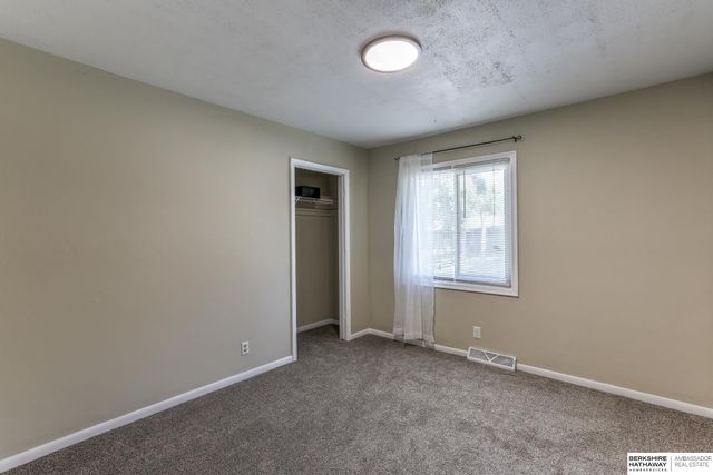 910 S 153 Street, Omaha, NE 68154
