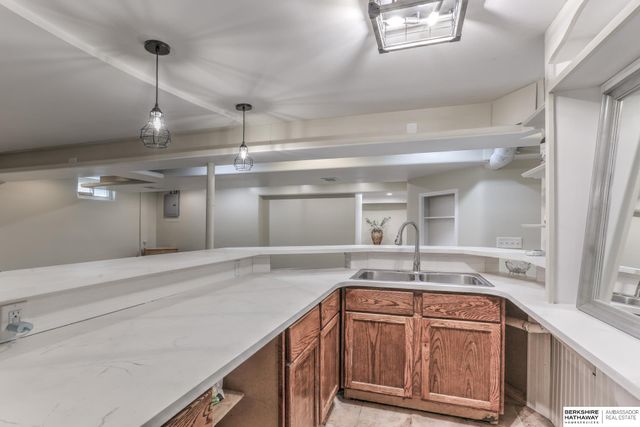 910 S 153 Street, Omaha, NE 68154