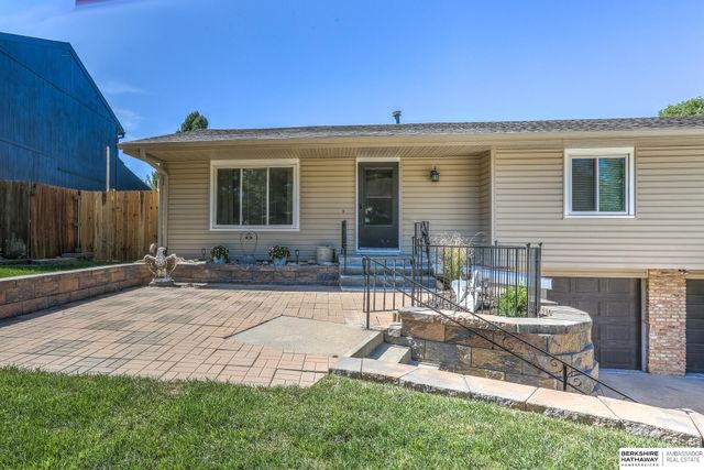 910 S 153 Street, Omaha, NE 68154