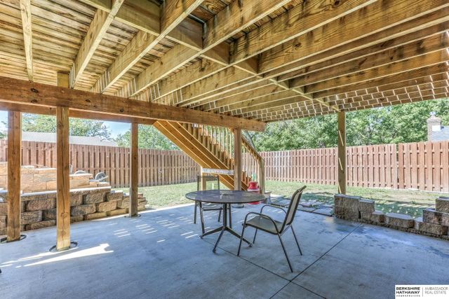 910 S 153 Street, Omaha, NE 68154