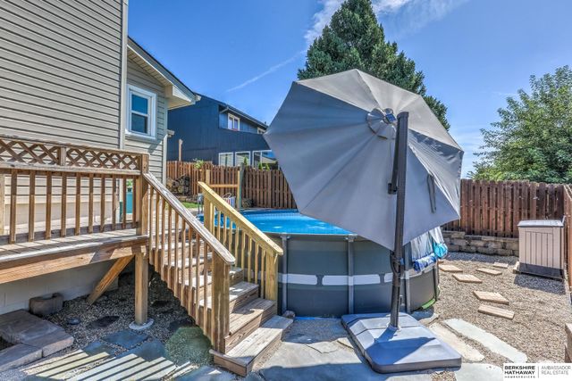 910 S 153 Street, Omaha, NE 68154