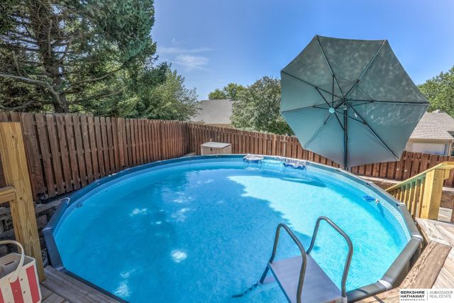 910 S 153 Street, Omaha, NE 68154