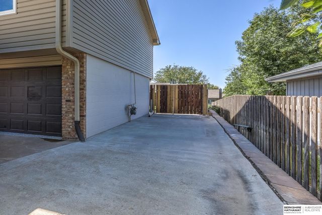 910 S 153 Street, Omaha, NE 68154
