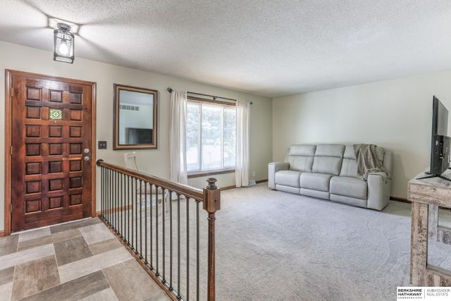 910 S 153 Street, Omaha, NE 68154