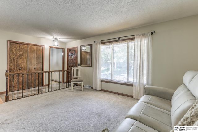 910 S 153 Street, Omaha, NE 68154