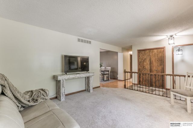 910 S 153 Street, Omaha, NE 68154