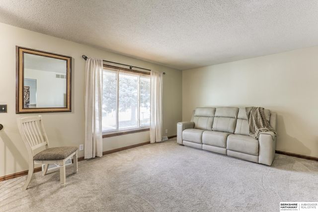 910 S 153 Street, Omaha, NE 68154