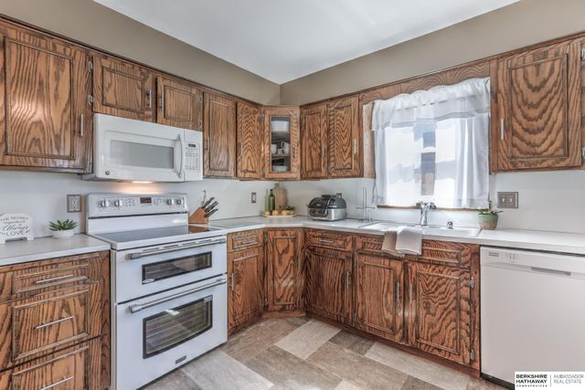 910 S 153 Street, Omaha, NE 68154