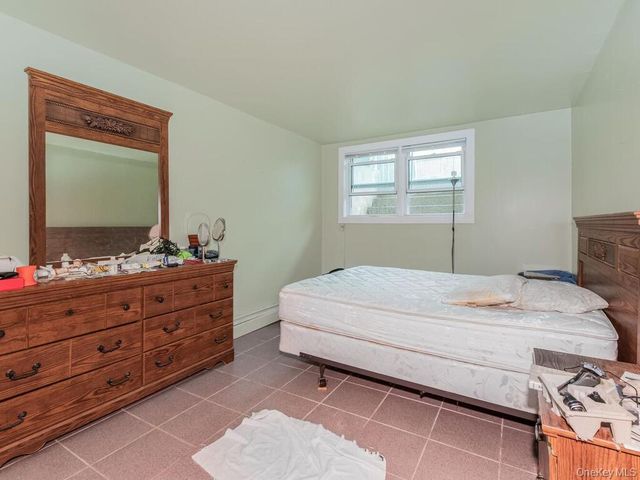 24021 68th Avenue 10, Little Neck, NY 11362