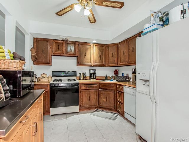 24021 68th Avenue 10, Little Neck, NY 11362