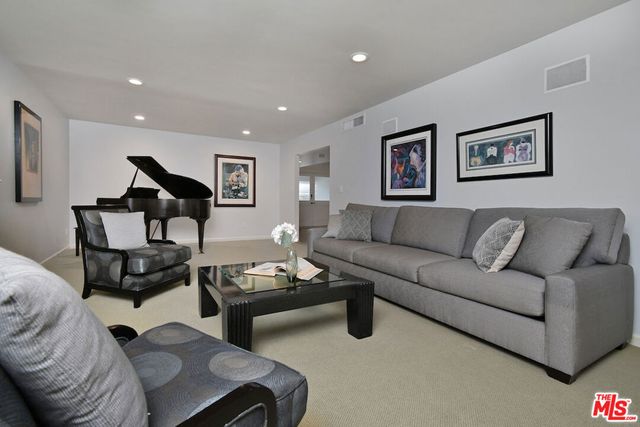 6041 Ellenview Avenue, Woodland Hills, CA 91367