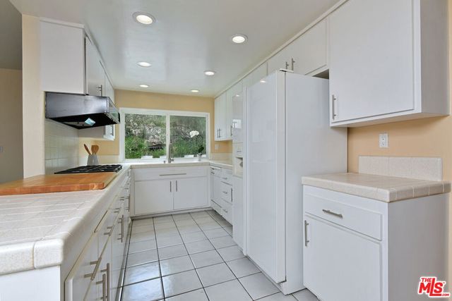 6041 Ellenview Avenue, Woodland Hills, CA 91367