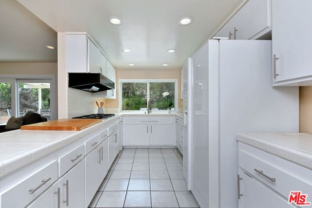 6041 Ellenview Avenue, Woodland Hills, CA 91367