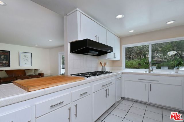 6041 Ellenview Avenue, Woodland Hills, CA 91367