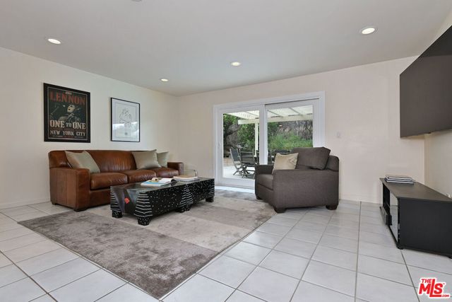 6041 Ellenview Avenue, Woodland Hills, CA 91367
