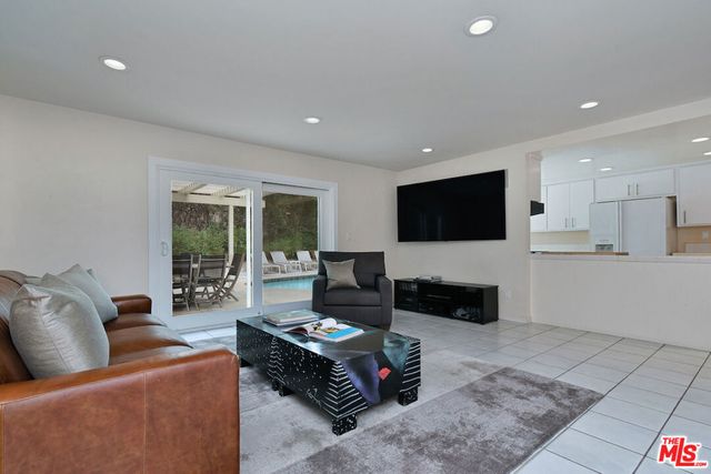 6041 Ellenview Avenue, Woodland Hills, CA 91367