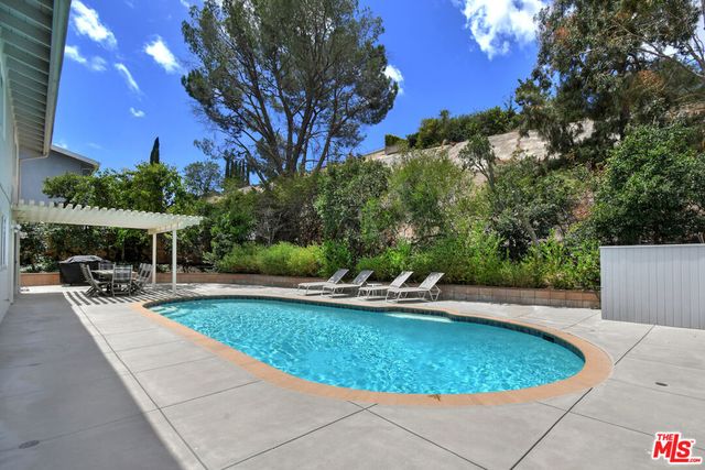 6041 Ellenview Avenue, Woodland Hills, CA 91367