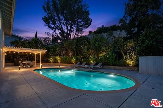 6041 Ellenview Avenue, Woodland Hills, CA 91367