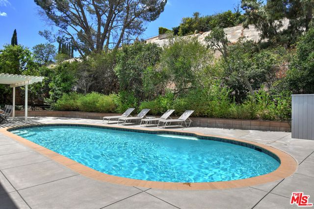 6041 Ellenview Avenue, Woodland Hills, CA 91367