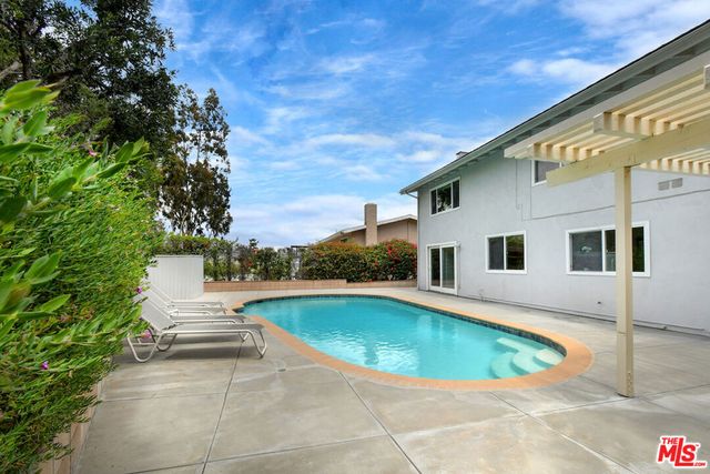 6041 Ellenview Avenue, Woodland Hills, CA 91367