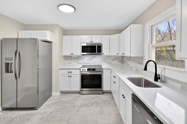 18 Anthony Lane, Colonie, NY 12205