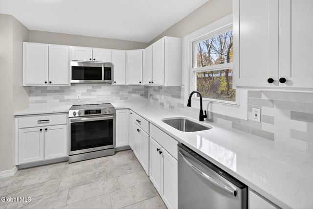 18 Anthony Lane, Colonie, NY 12205